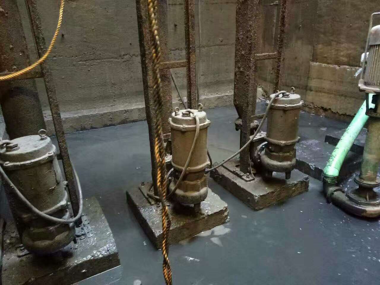 潼关污水池清理